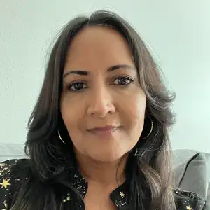 Salma Khan Licensed Clinical Social Worker in California